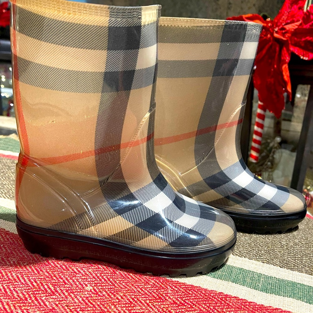 unisex Burberry rain boots